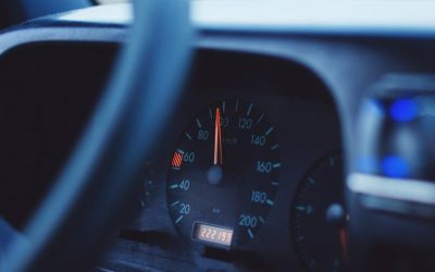 Australija za nasilničku vožnju pleni ili uništava automobil
